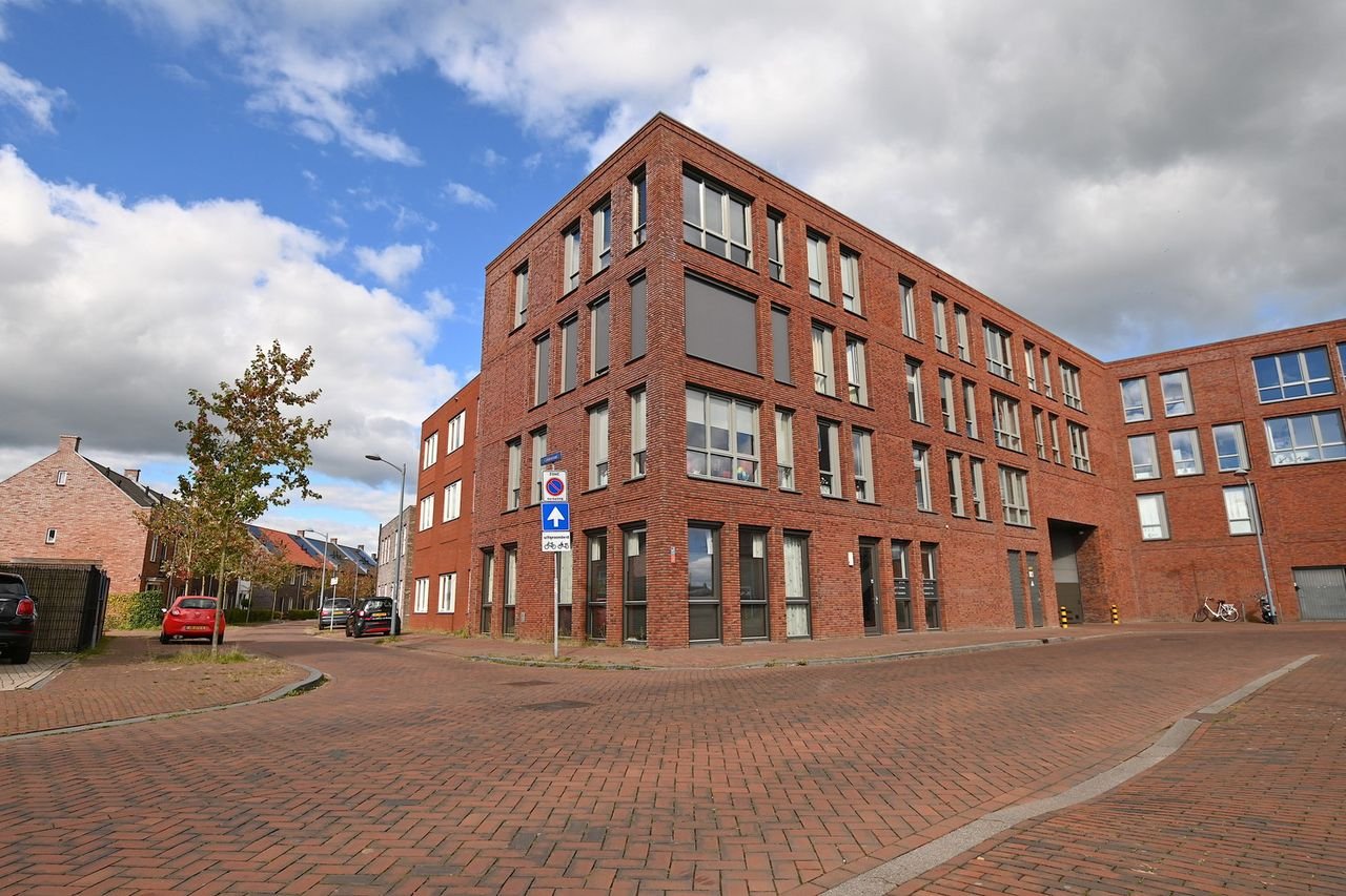 Bright corner apartment in Kloosterveen - Image 1