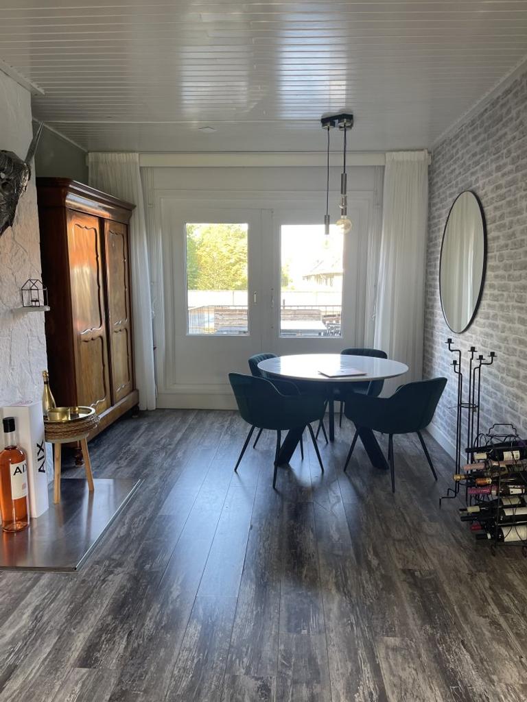 Spacious apartment with large terrace - Image 2