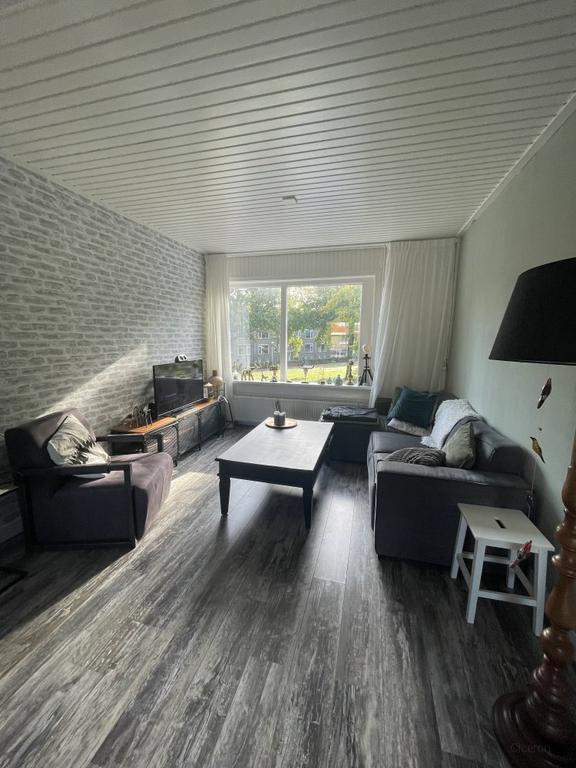 Spacious apartment with large terrace - Image 3