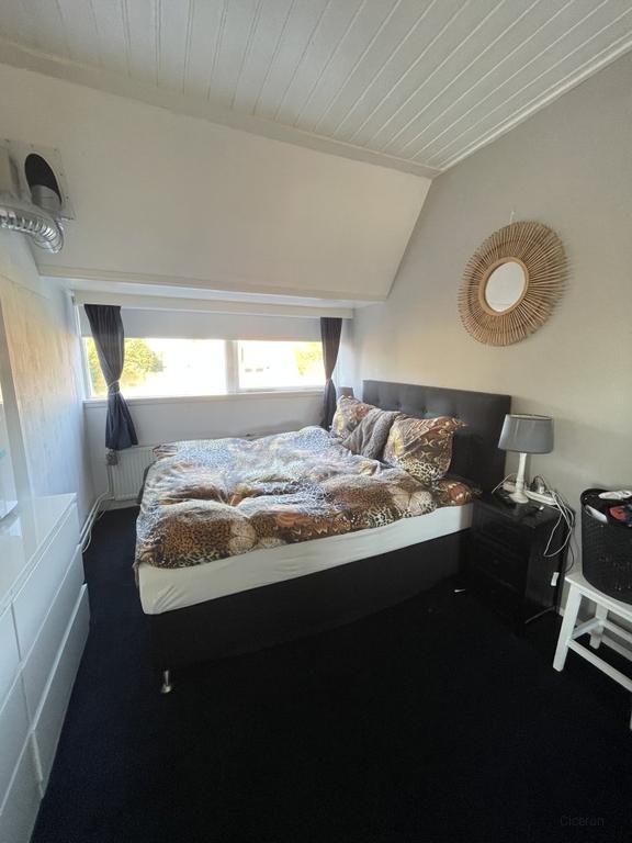 Spacious apartment with large terrace - Image 5