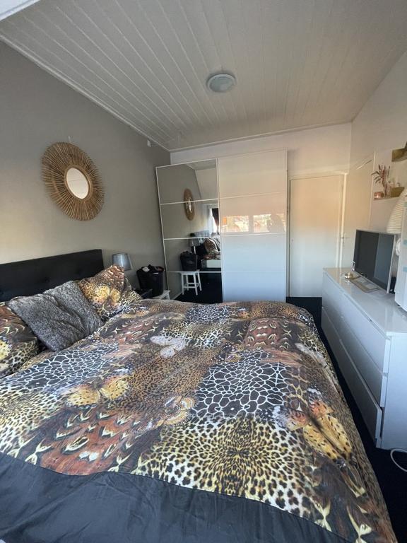 Spacious apartment with large terrace - Image 6