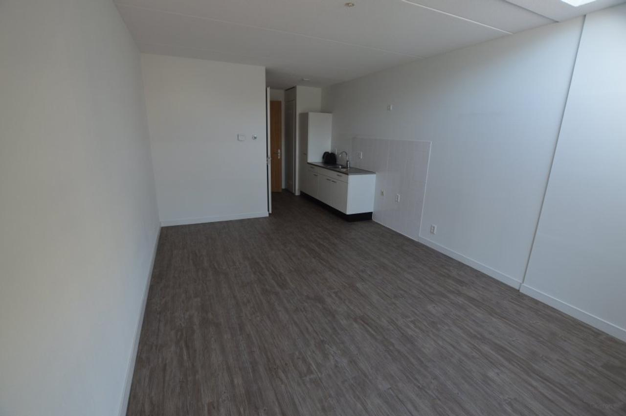 Modern student studio in 'De Fabriek' - Image 1