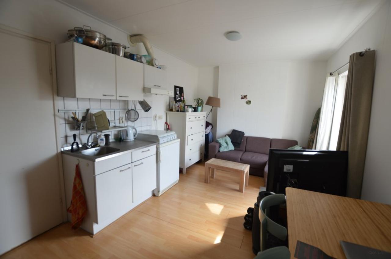 Studio with new kitchen in Assendorp - Image 6