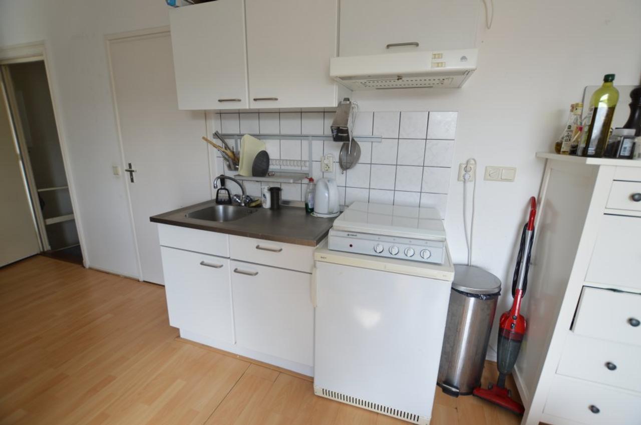 Studio with new kitchen in Assendorp - Image 7
