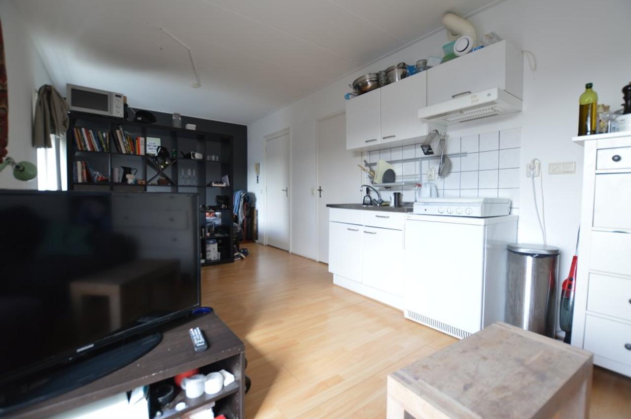 Studio with new kitchen in Assendorp - Image 3