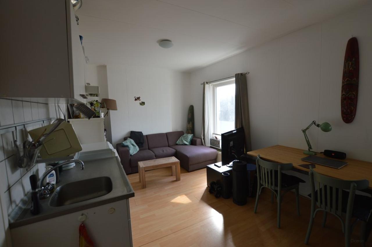 Studio with new kitchen in Assendorp - Image 5