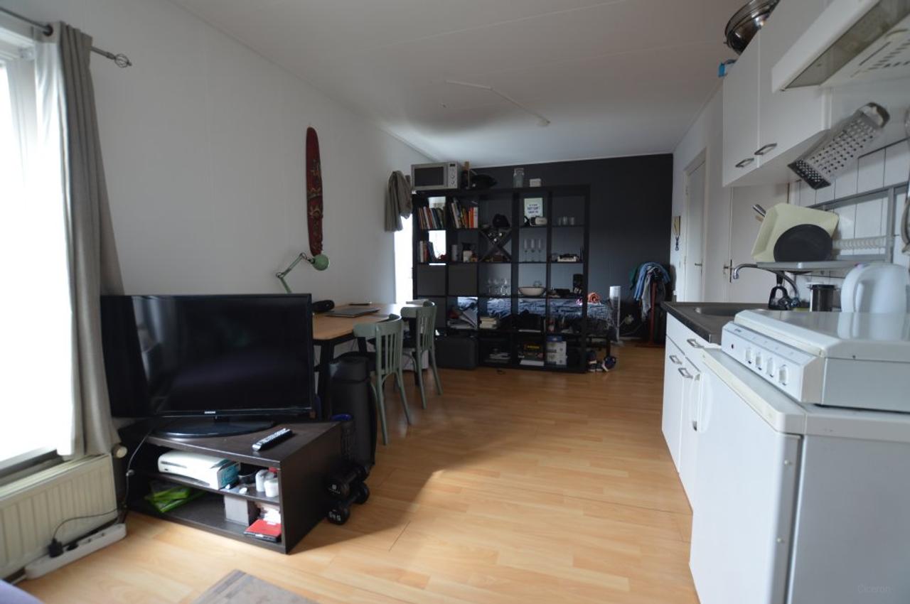 Studio with new kitchen in Assendorp - Image 2