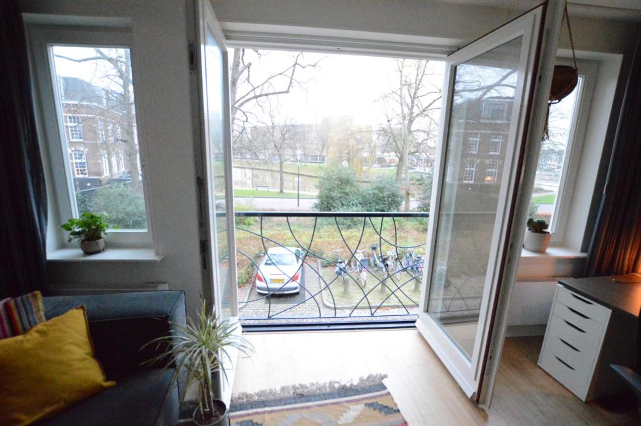 Modern apartment with balcony on the canal - Image 4