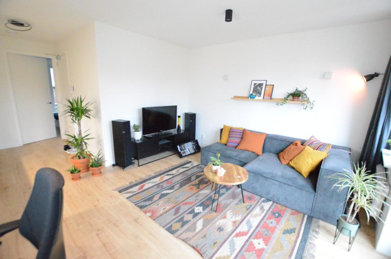 Modern apartment with balcony on the canal - Image 3