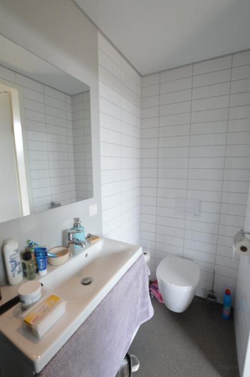 Studio on the canal with private parking space - Image 7