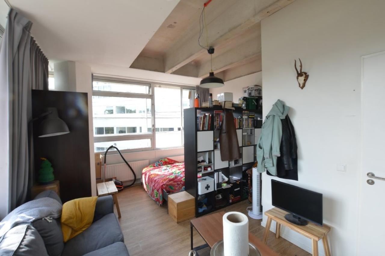 Studio on the canal with private parking space - Image 4