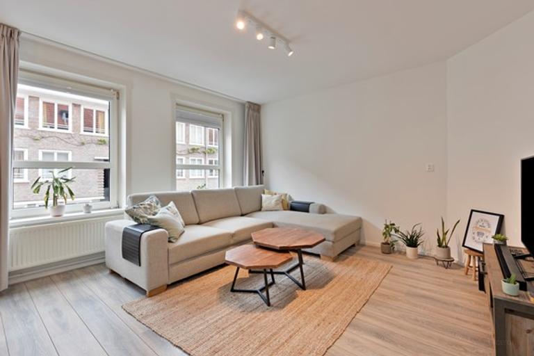 Gemeubileerd 3-kamerappartement met balkon - Afbeelding 1