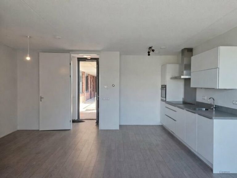 2-bedroom apartment with balcony in Brielle - Image 2