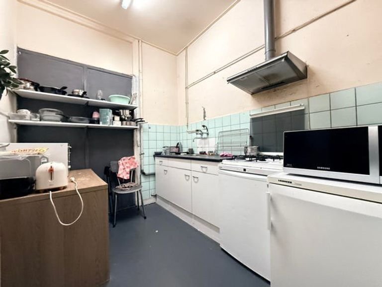 Kamer in dameshuis aan de Nieuwe Boschstraat - Afbeelding 2