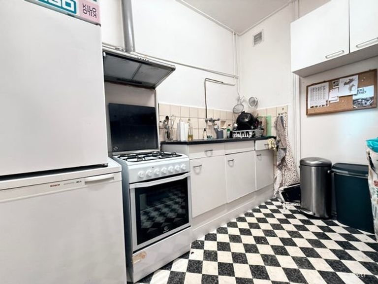 Kamer in dameshuis aan de Nieuwe Boschstraat - Afbeelding 5