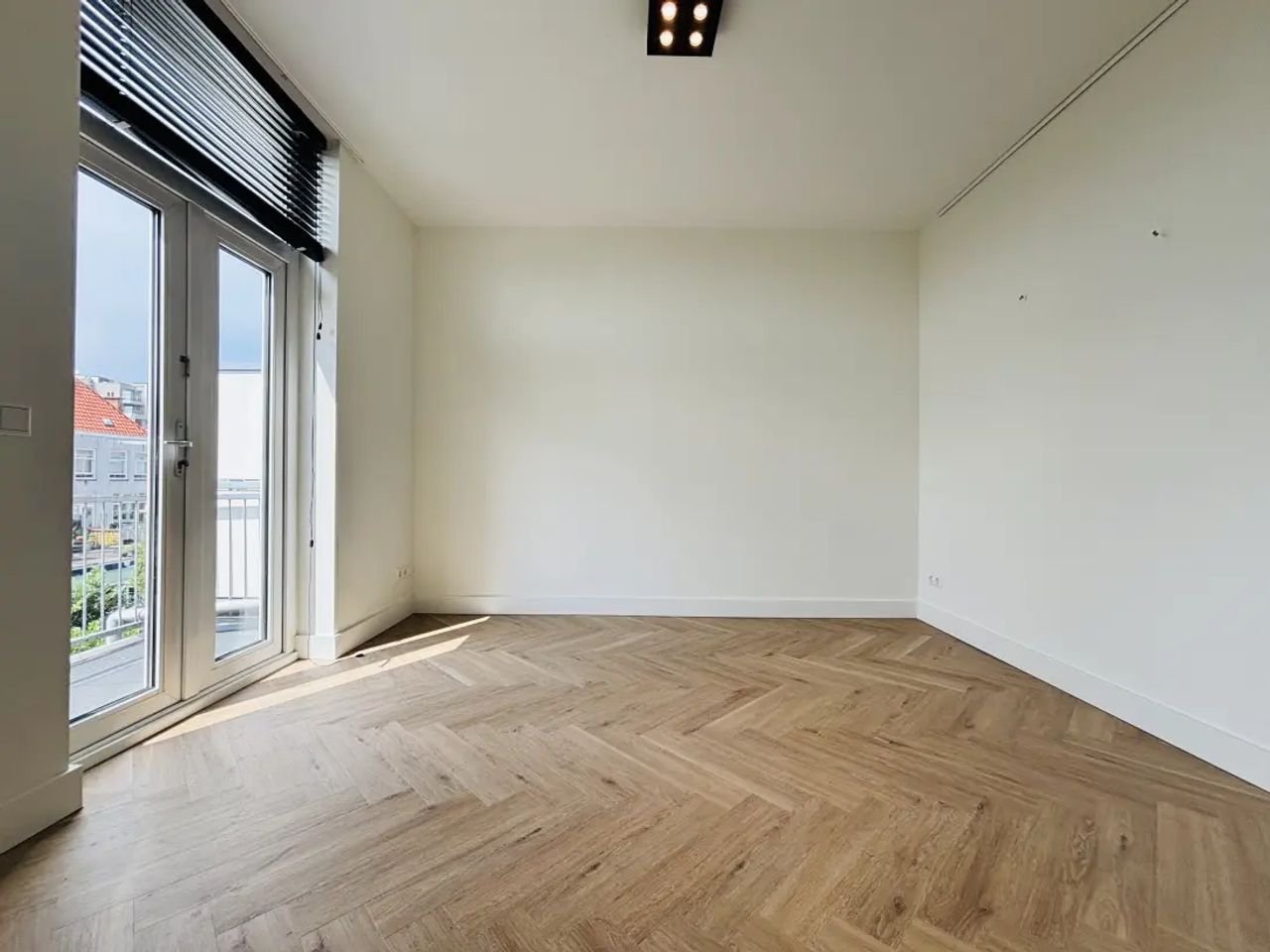 Gerenoveerd dubbel bovenhuis met 3 slaapkamers - Afbeelding 4