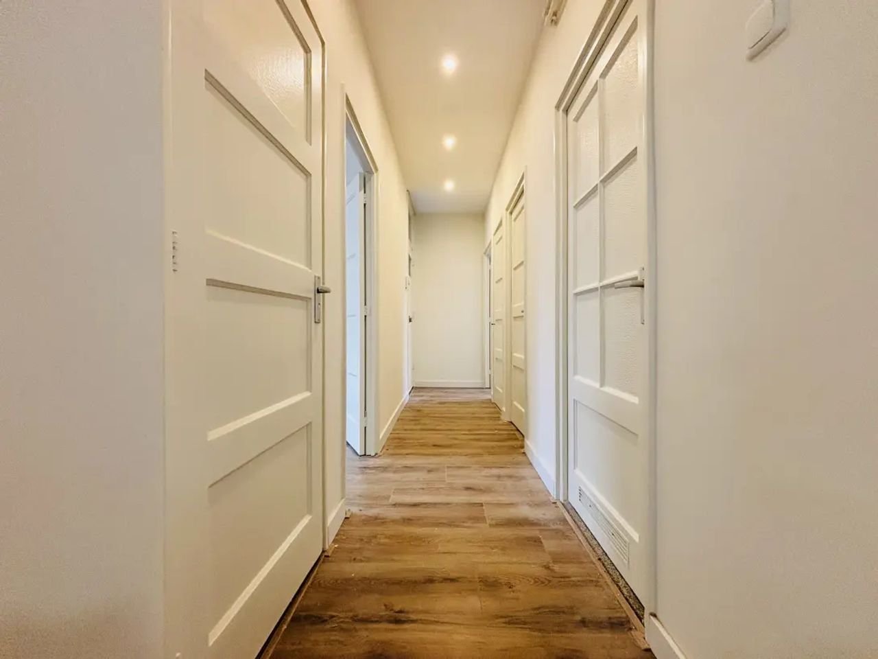 Renovated 3-room apartment in Oud-Rijswijk - Image 2