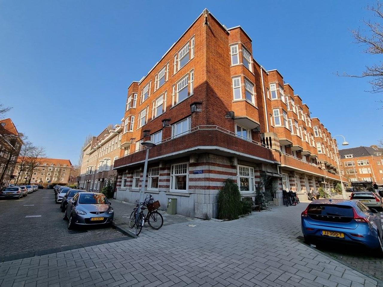 Hoekappartement met balkon aan de Stadionkade - Afbeelding 1