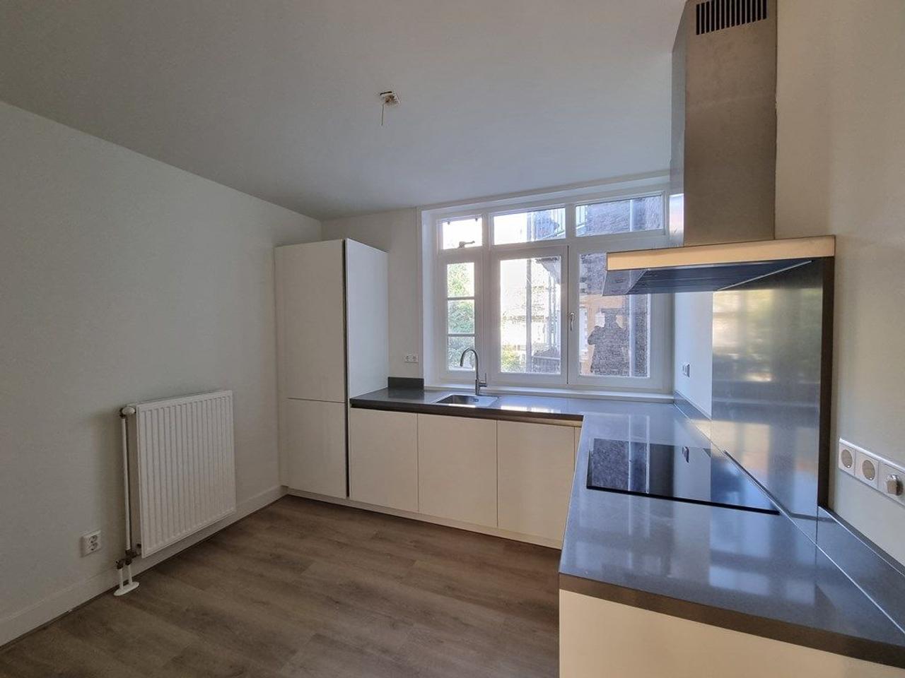 Hoekappartement met balkon aan de Stadionkade - Afbeelding 8