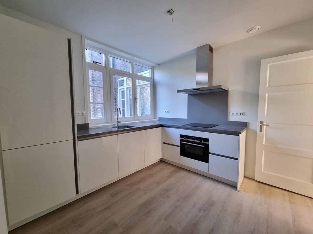 Hoekappartement met balkon aan de Stadionkade - Afbeelding 9