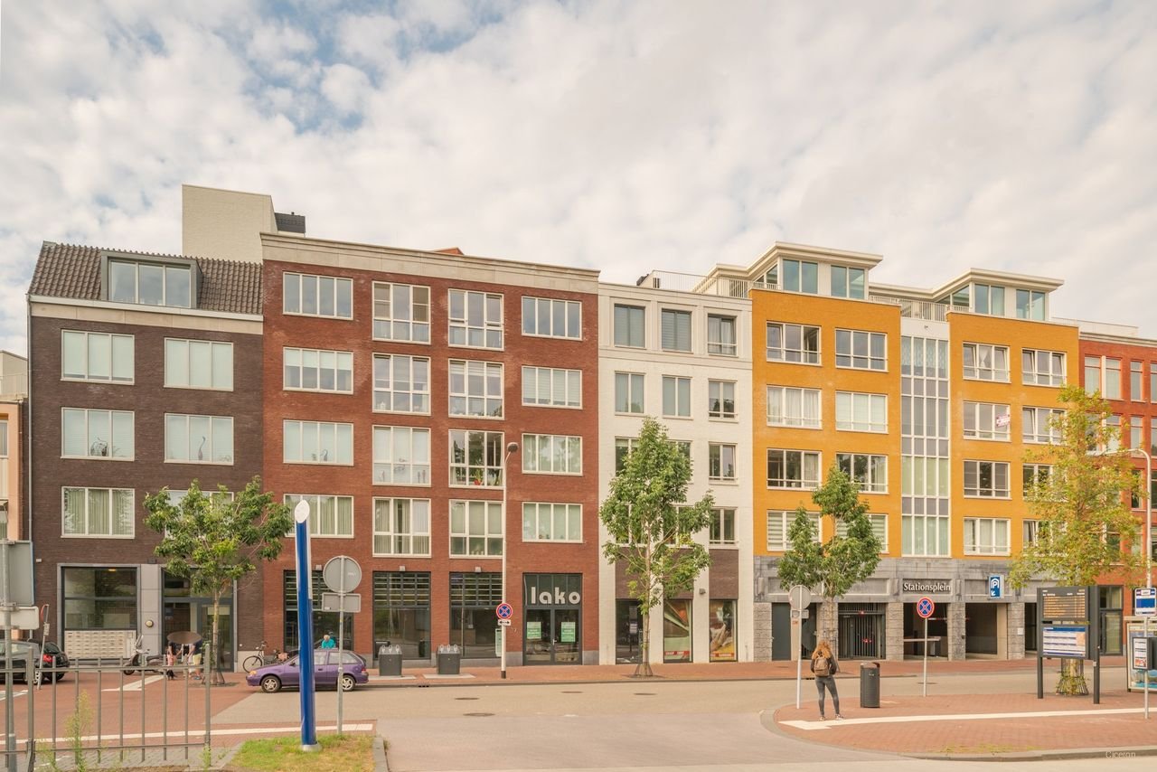 Spacious apartment with parking space near Weert station - Image 1