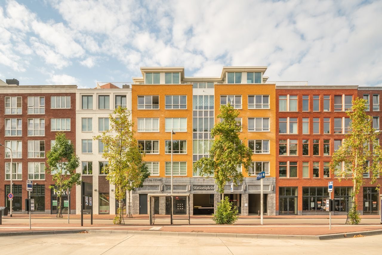 Modern apartment at Stationsplein - Image 3