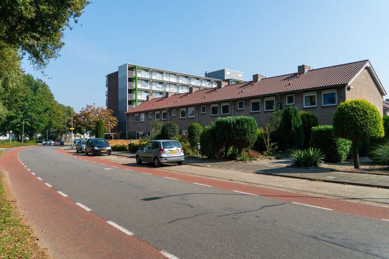 Ruime hoekwoning met grote tuin in Venray - Afbeelding 1