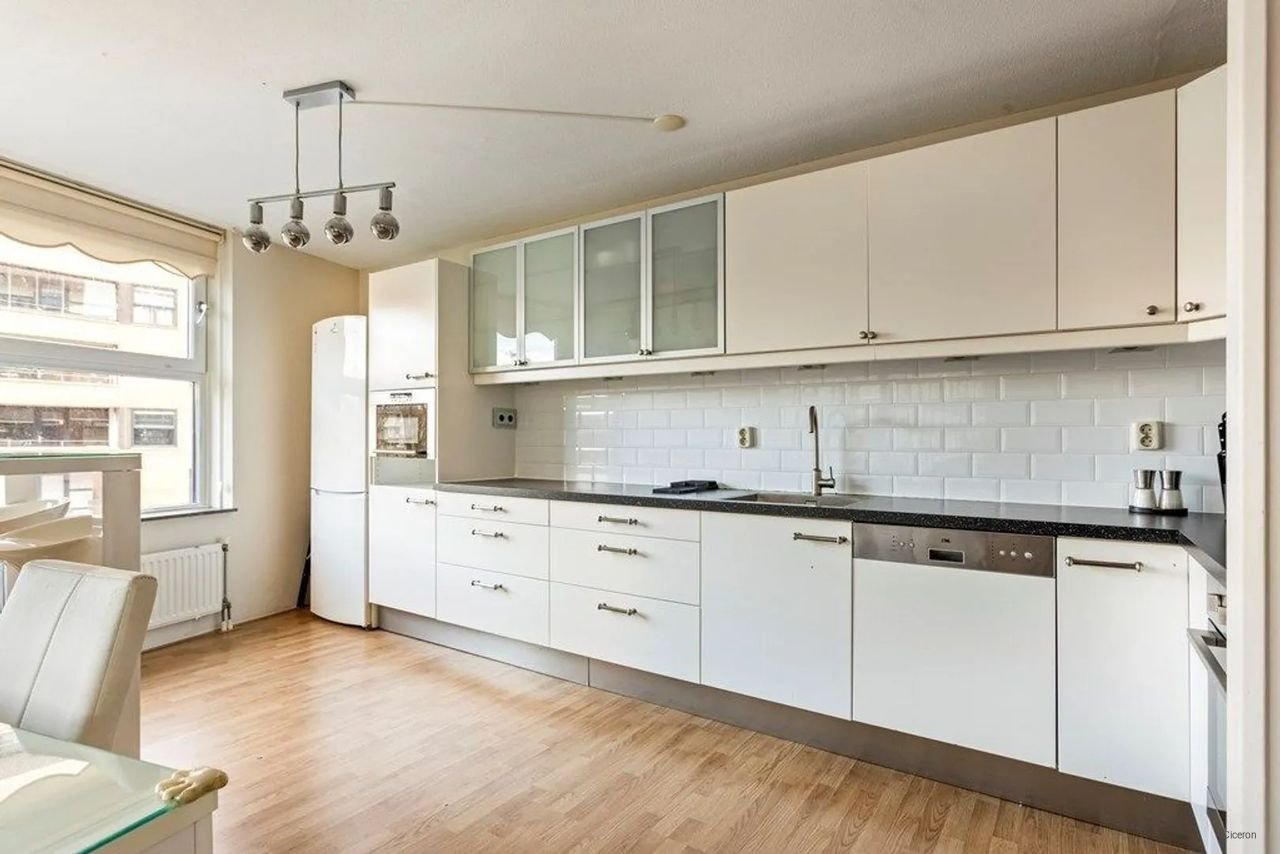 Bright 3-room apartment of 95 m² - Image 9
