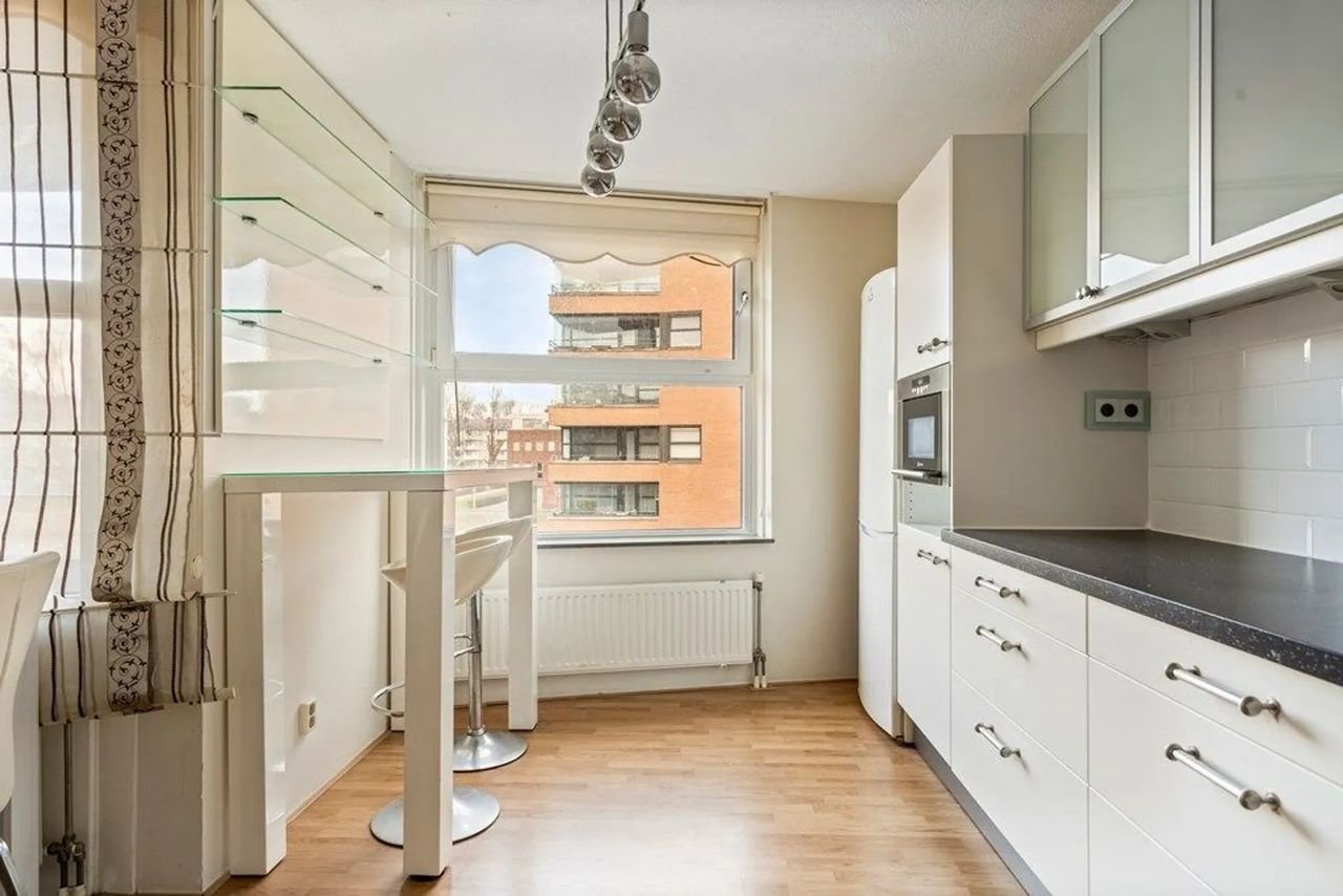 Bright 3-room apartment of 95 m² - Image 10