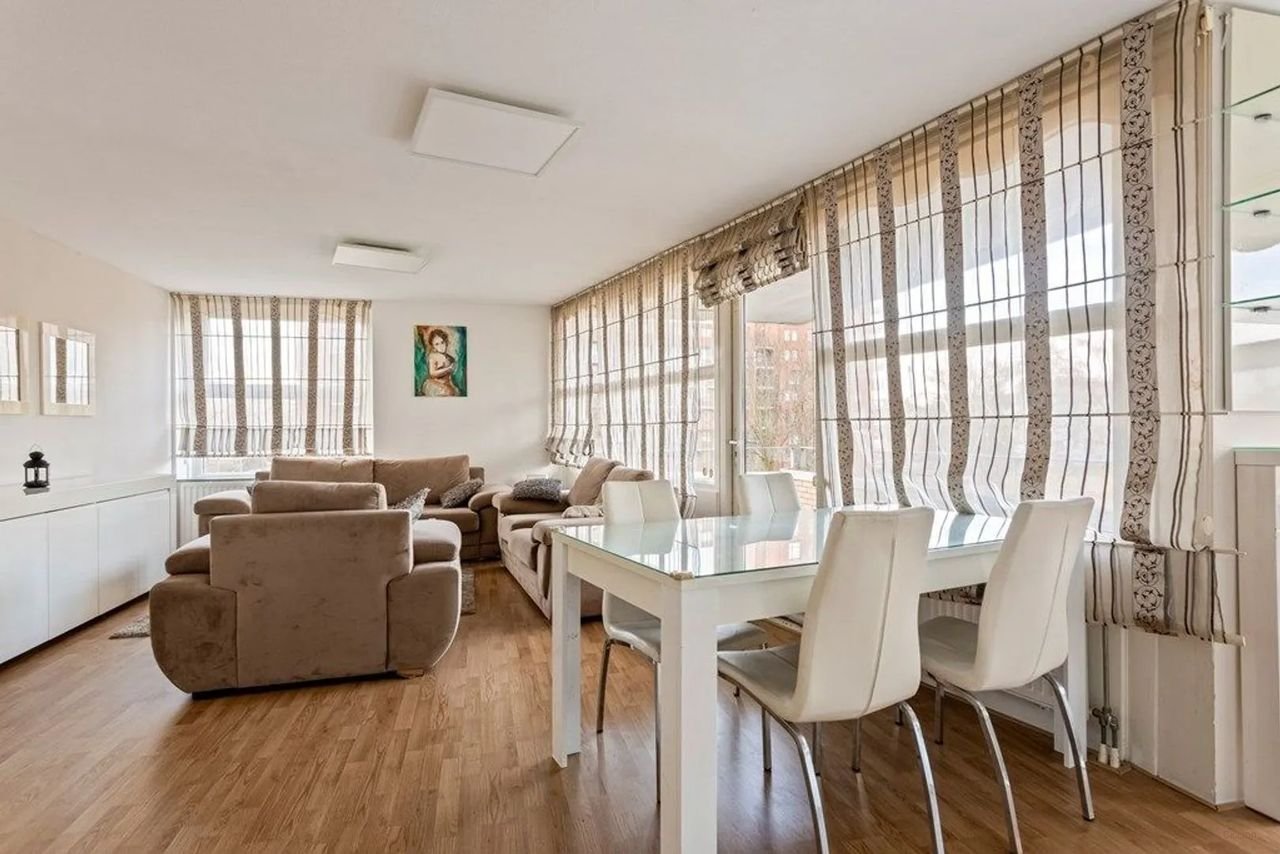 Bright 3-room apartment of 95 m² - Image 8