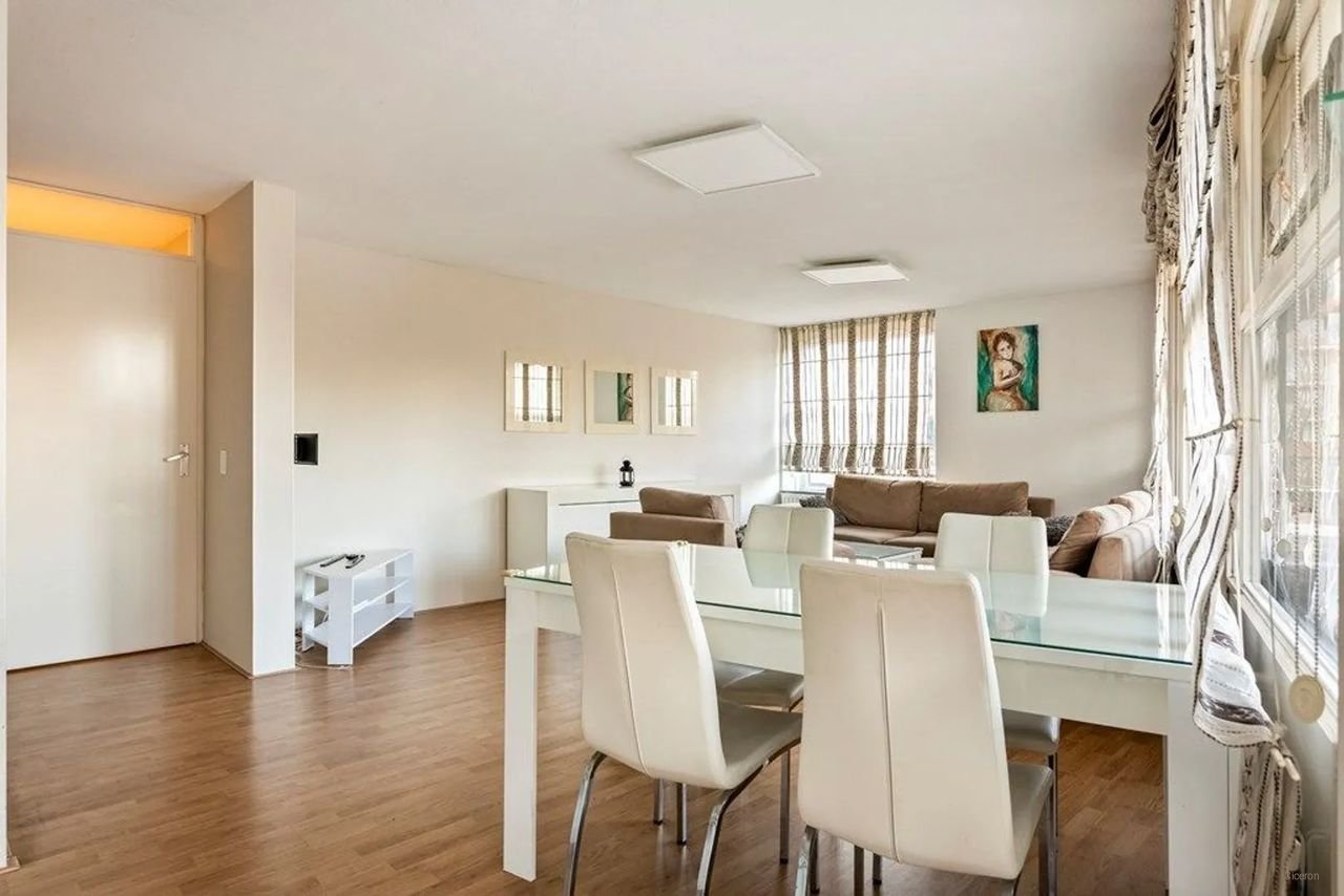 Bright 3-room apartment of 95 m² - Image 5