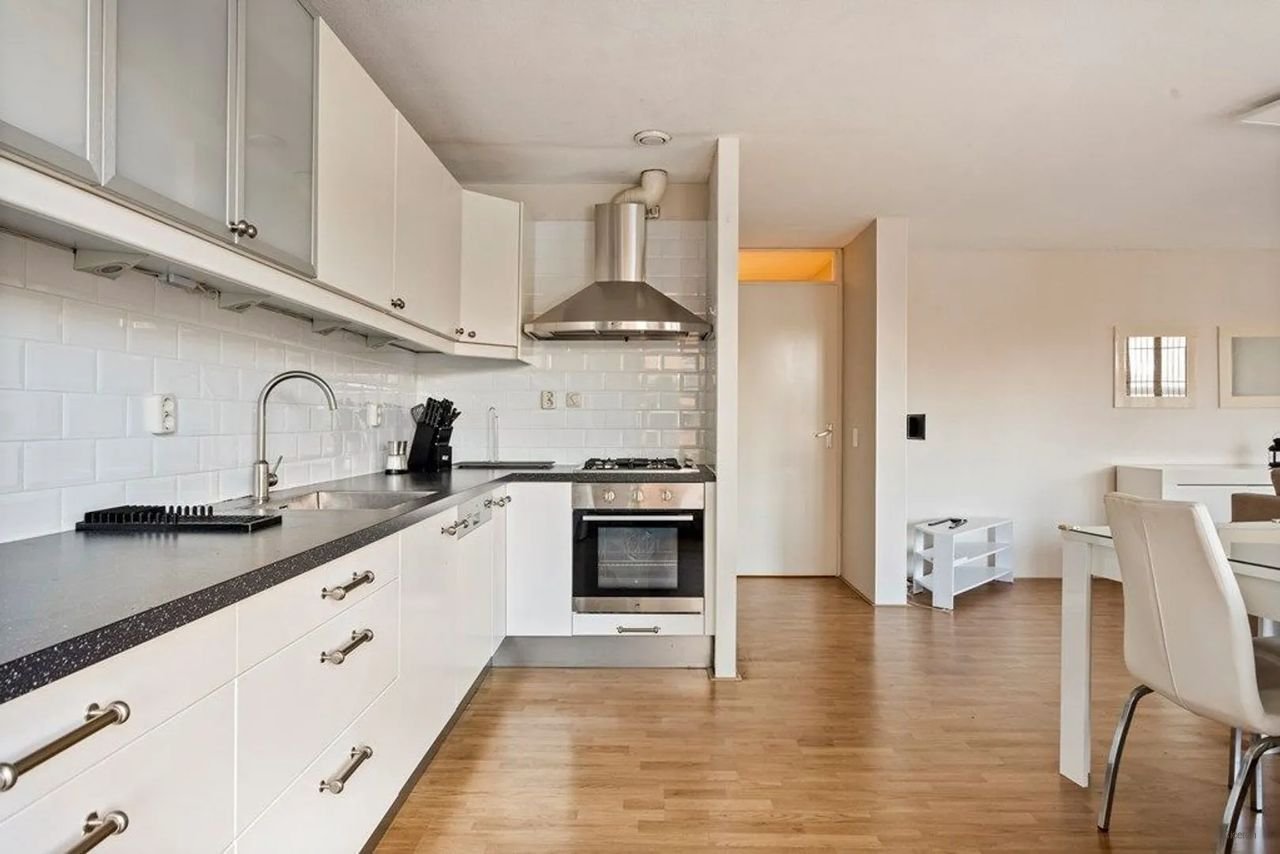 Bright 3-room apartment of 95 m² - Image 4