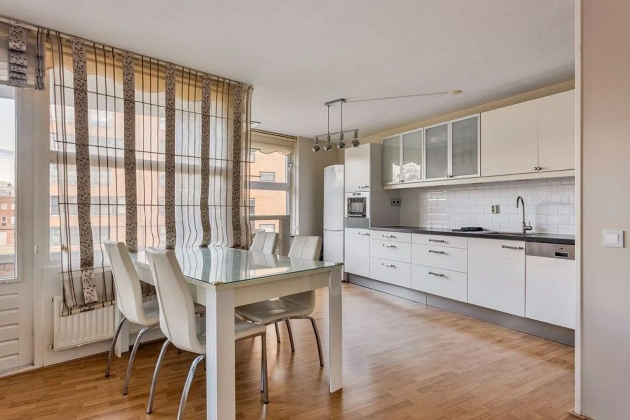 Bright 3-room apartment of 95 m² - Image 3