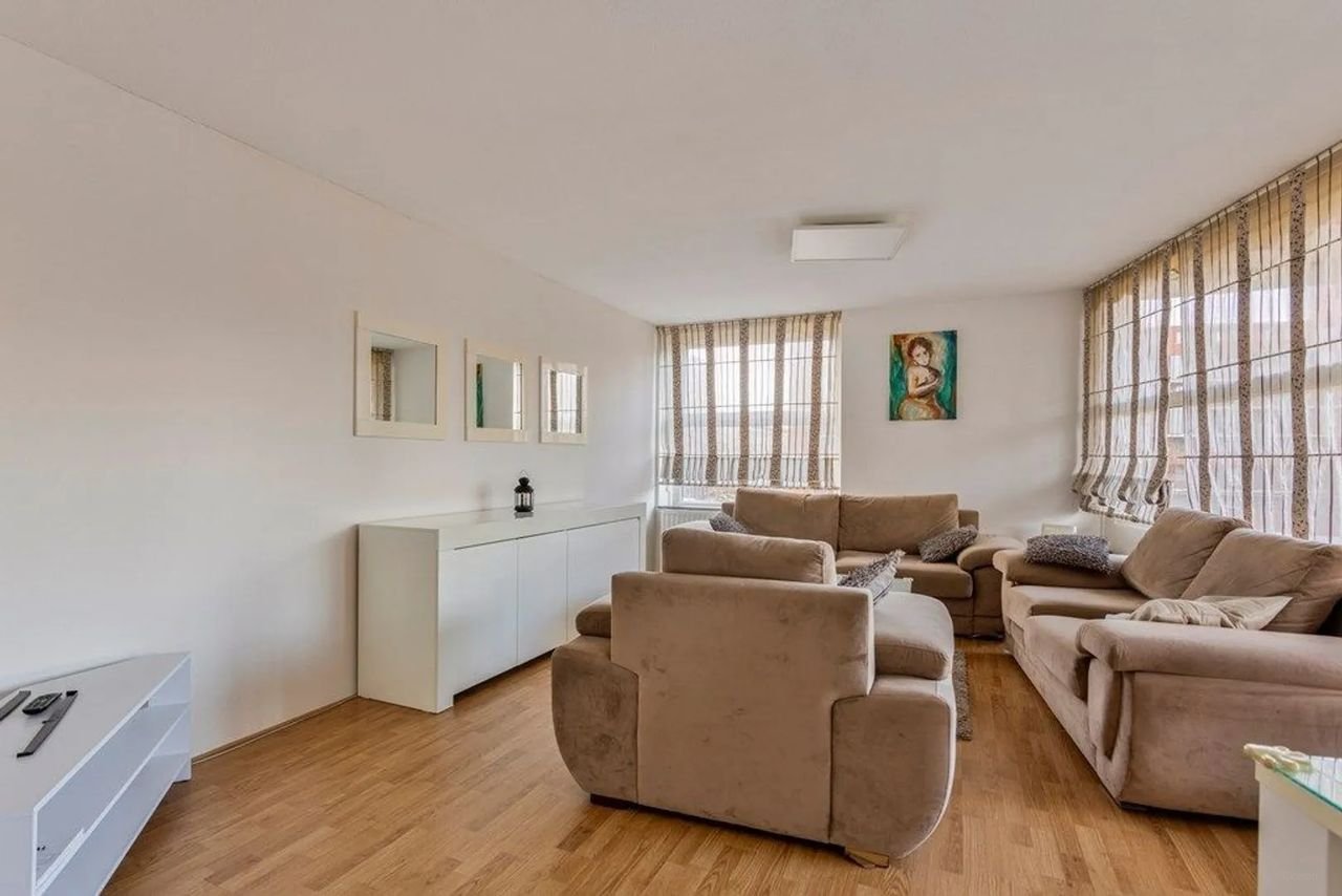 Bright 3-room apartment of 95 m² - Image 11