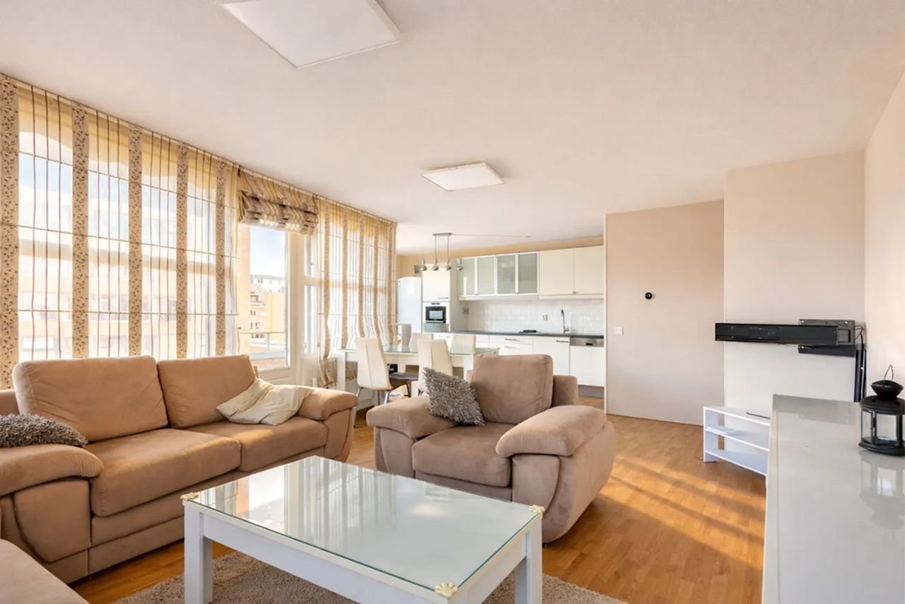 Bright 3-room apartment of 95 m² - Image 2