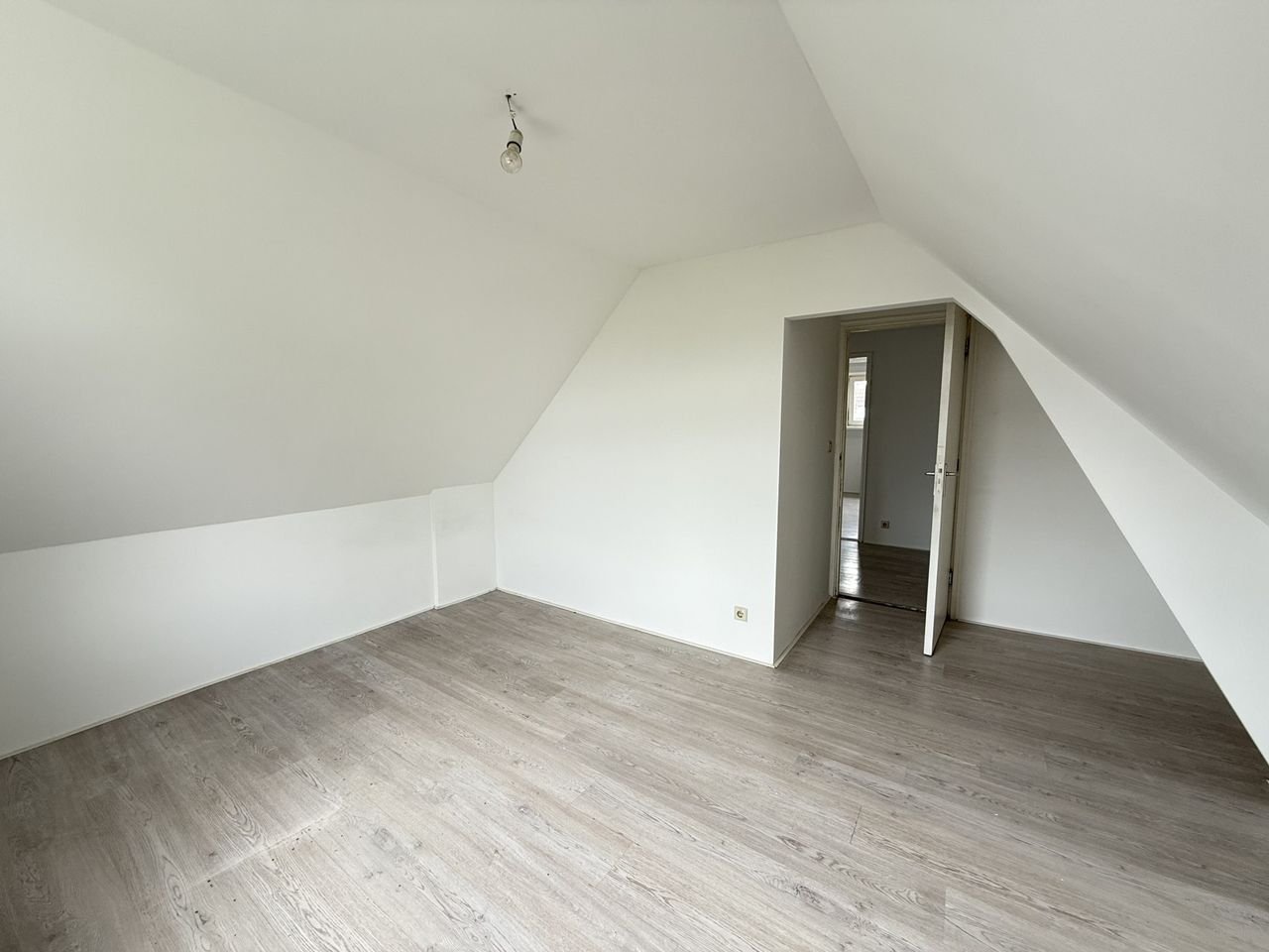 Lichte dubbele bovenwoning met balkon - Afbeelding 8