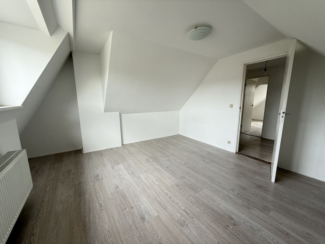 Lichte dubbele bovenwoning met balkon - Afbeelding 9