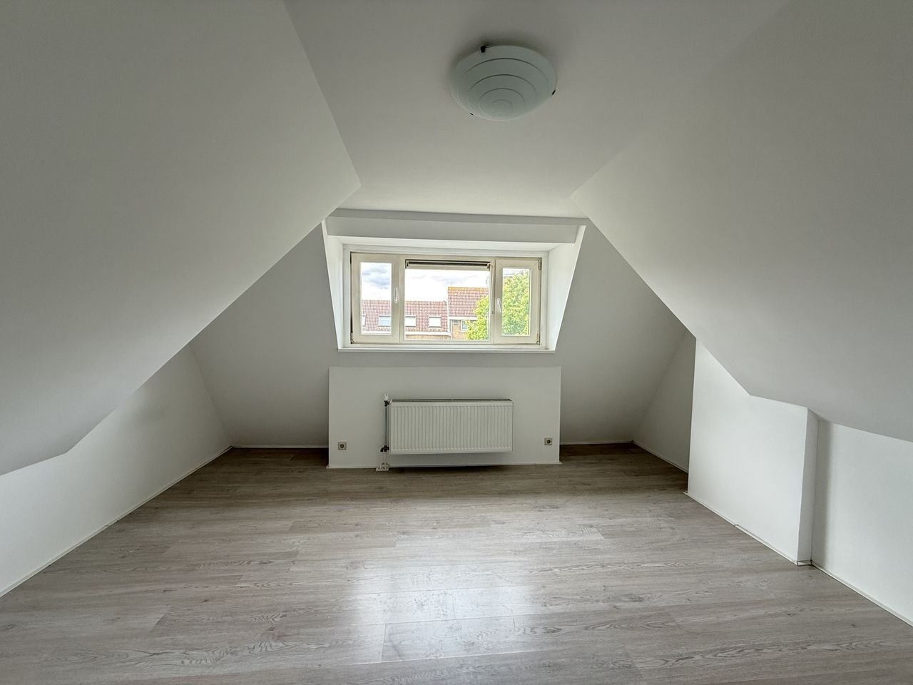 Lichte dubbele bovenwoning met balkon - Afbeelding 7