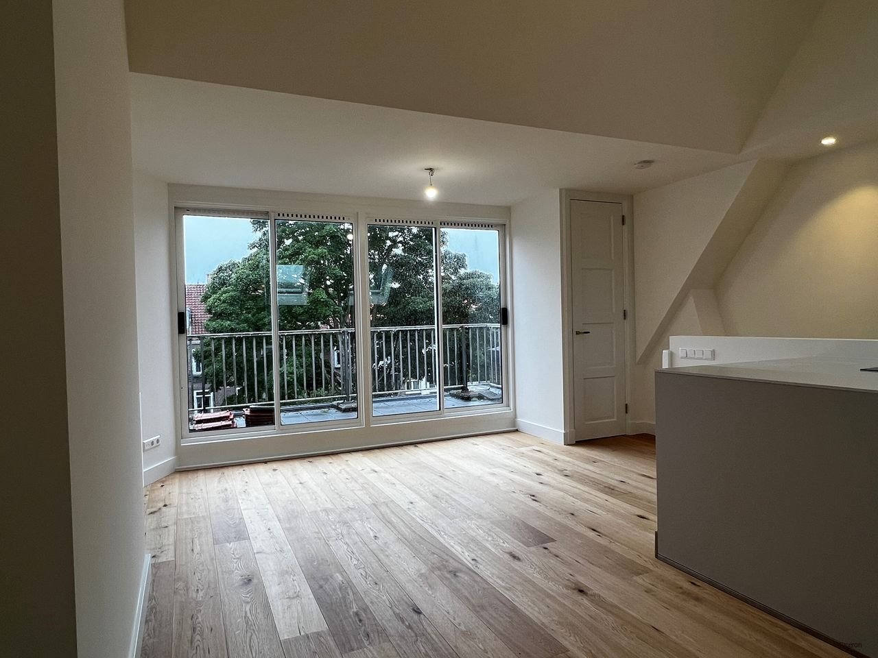 Licht bovenhuis (85 m²) met dakterras in Watergraafsmeer - Afbeelding 2