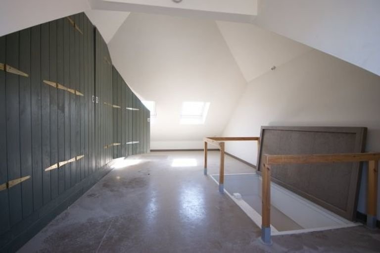 Zolderkamer (18 m²) in meidenhuis Breda - Afbeelding 3