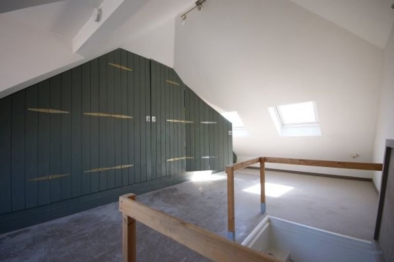 Zolderkamer (18 m²) in meidenhuis Breda - Afbeelding 4