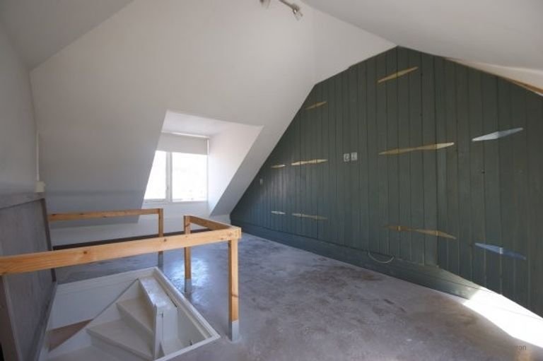 Zolderkamer (18 m²) in meidenhuis Breda - Afbeelding 2