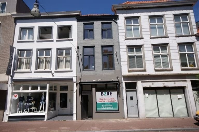 Zolderkamer (18 m²) in meidenhuis Breda - Afbeelding 1