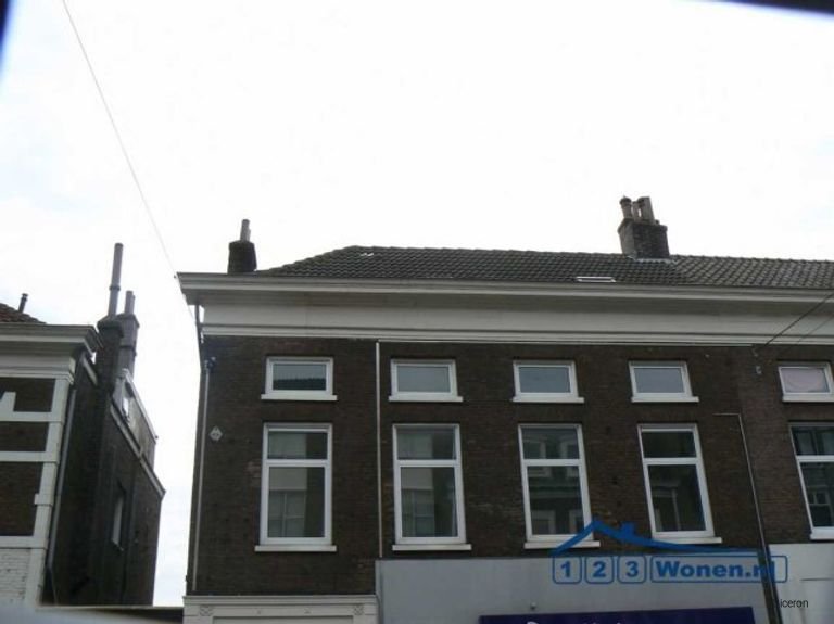 One-bedroom apartment with roof terrace - Image 1