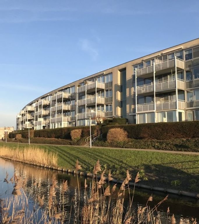 Top-floor corner apartment in Velserbroek - Image 1