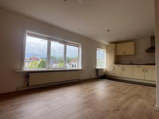 Bright 2-room apartment on the canal in Zwolle - Image 3