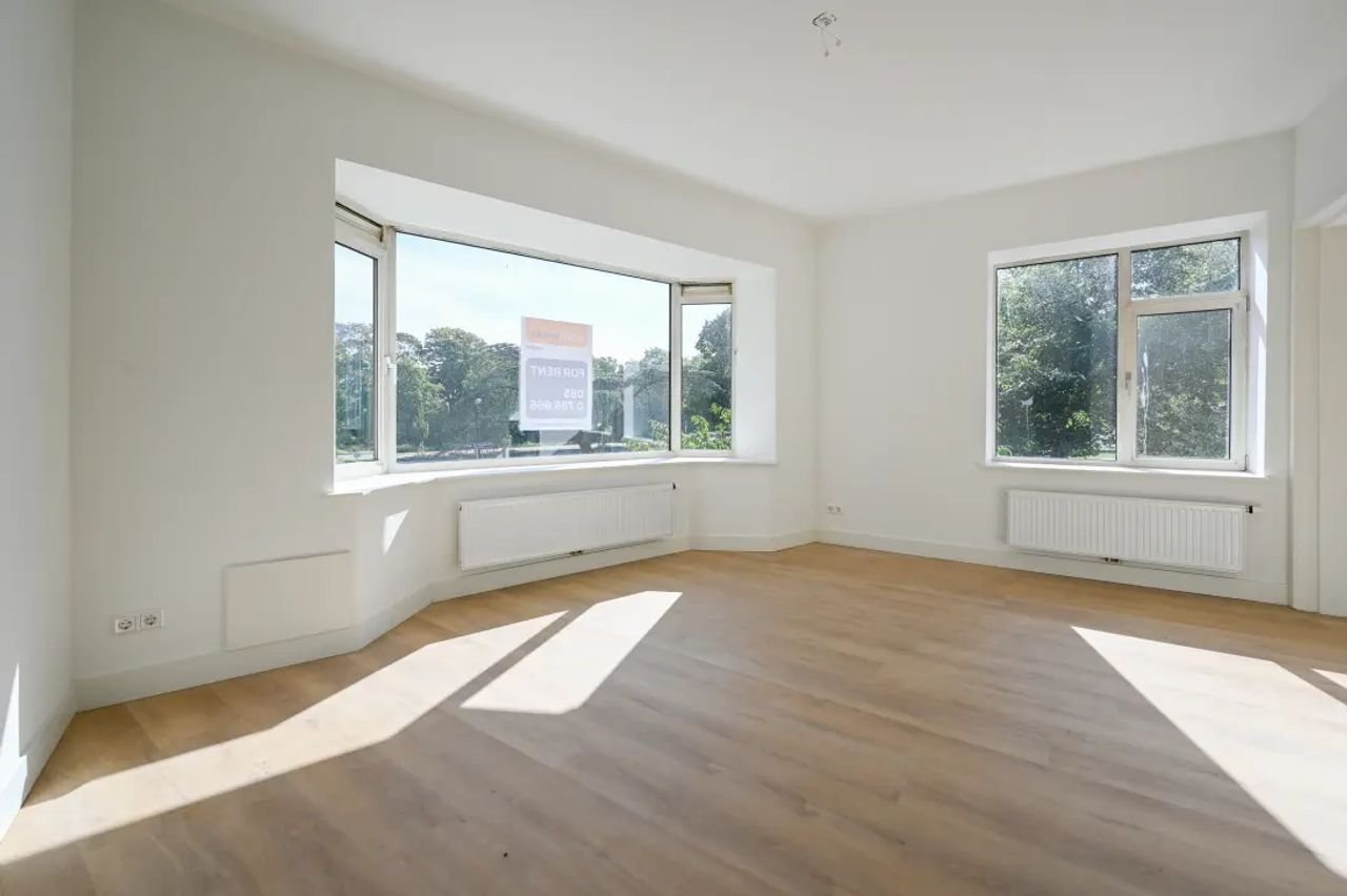 Renovated Upper-Floor Apartment on the Vliet - Image 3