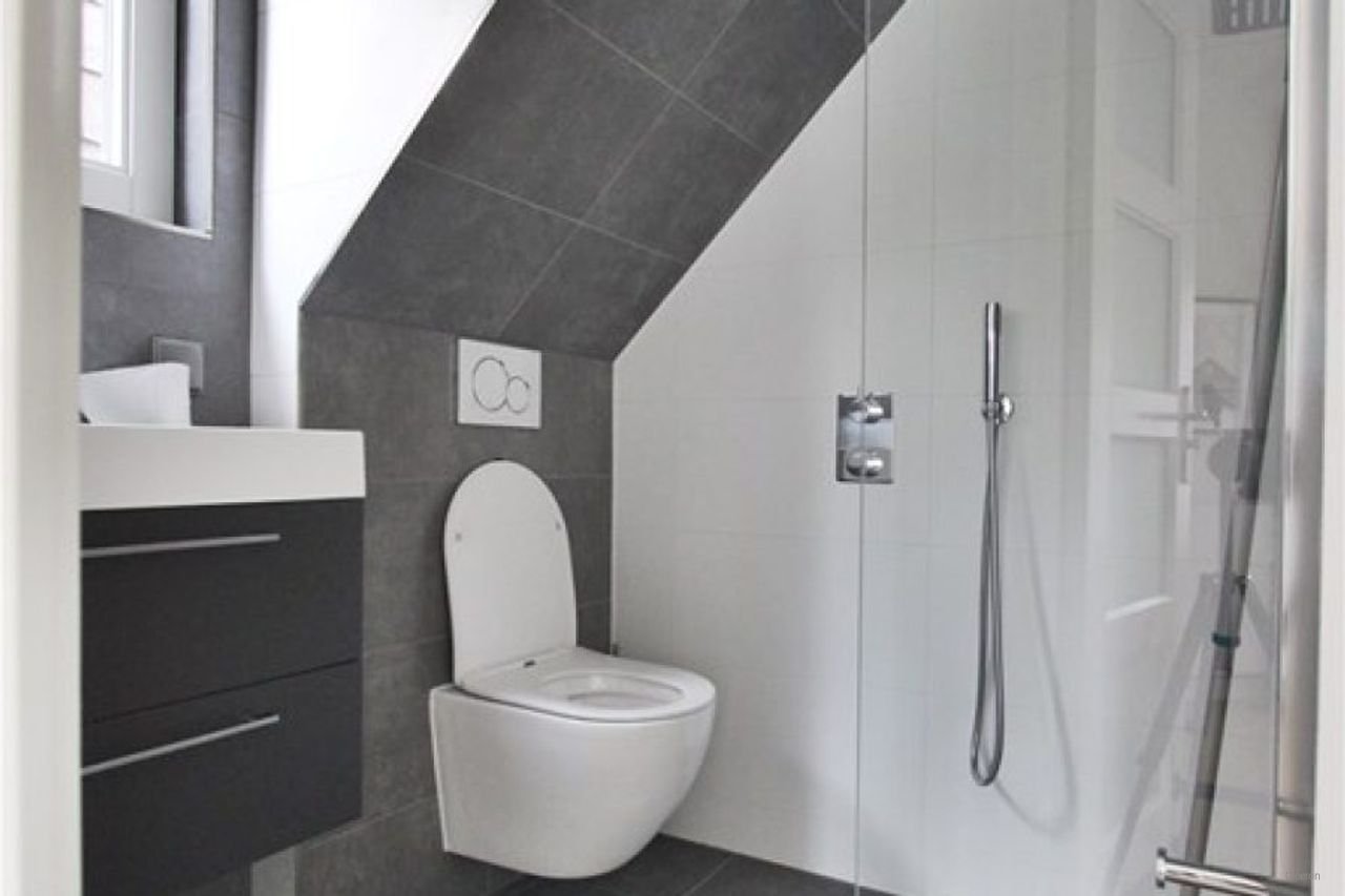 Gerenoveerd appartement met grachtzicht in de Jordaan - Afbeelding 1