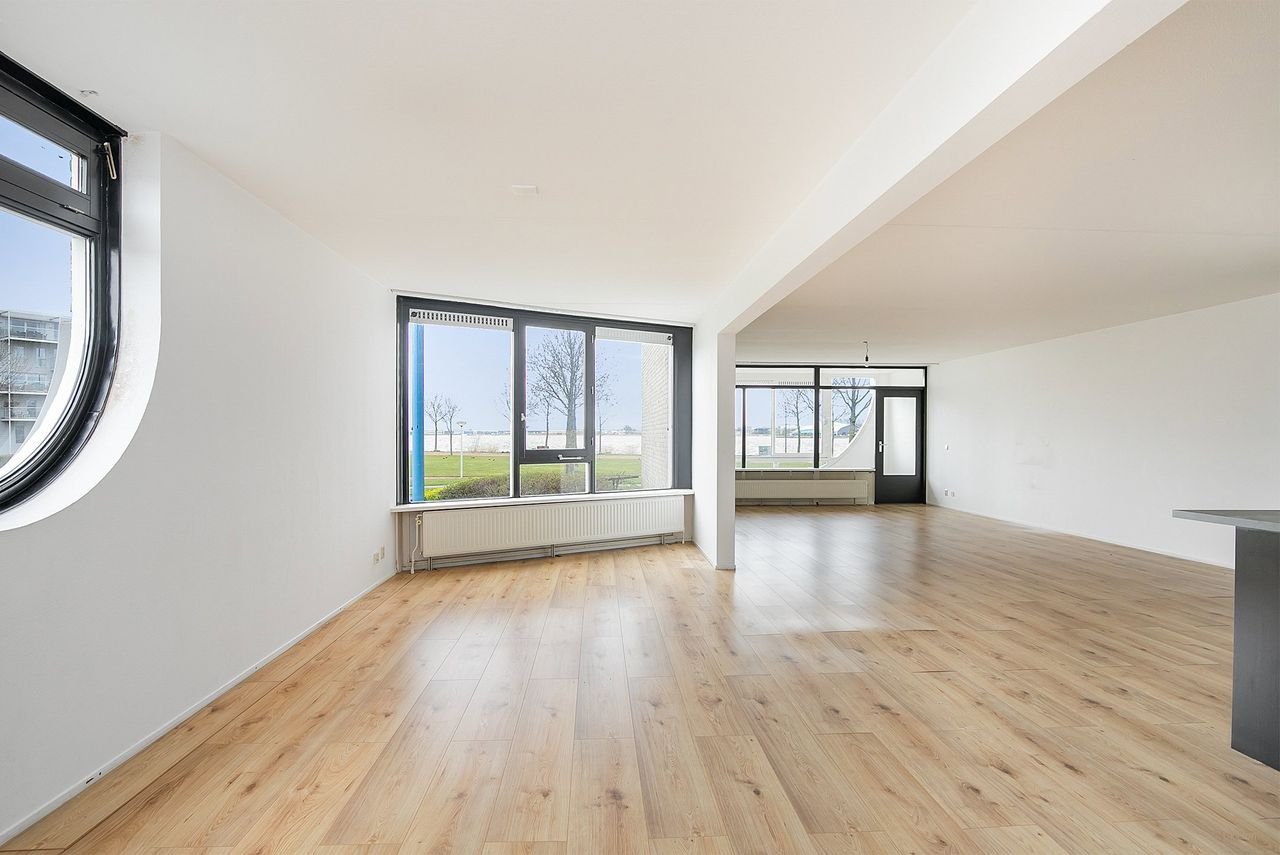 Living by the water: 140m² in Laguna - Image 1