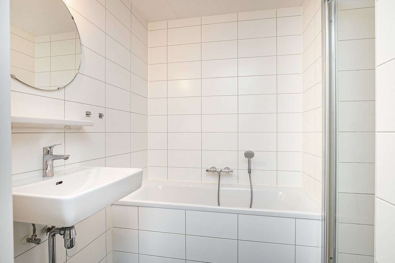 Living by the water: 140m² in Laguna - Image 8